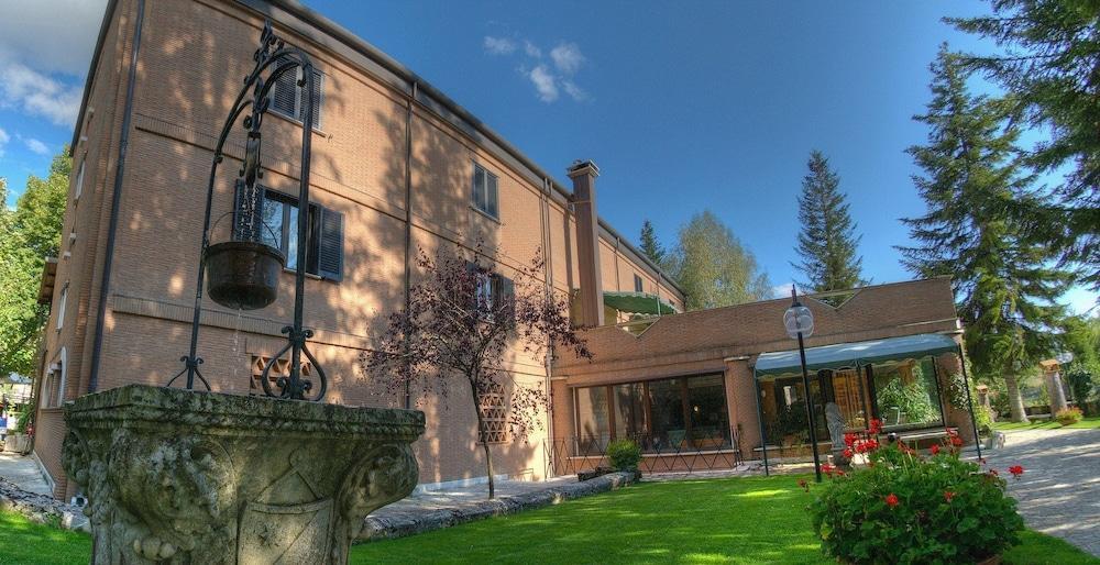 Lh Albergo Il Picchio เปสกัสเซโรลี ภายนอก รูปภาพ
