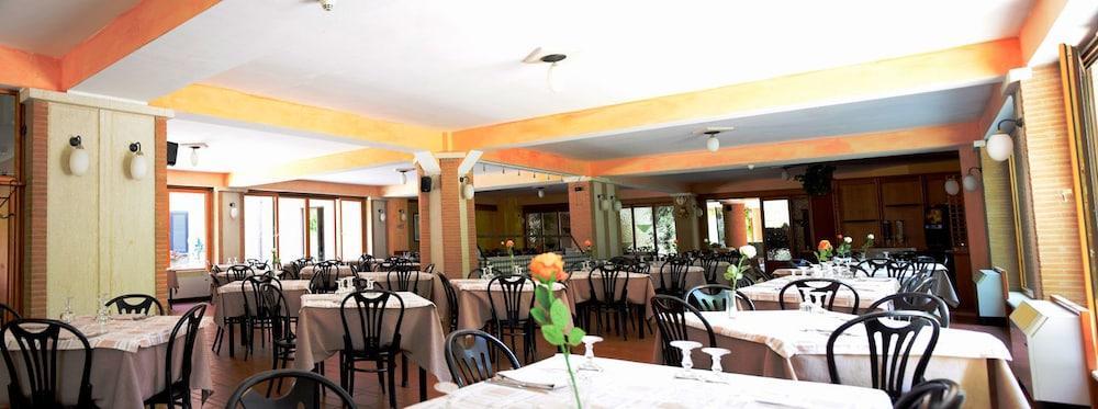 Lh Albergo Il Picchio เปสกัสเซโรลี ภายนอก รูปภาพ