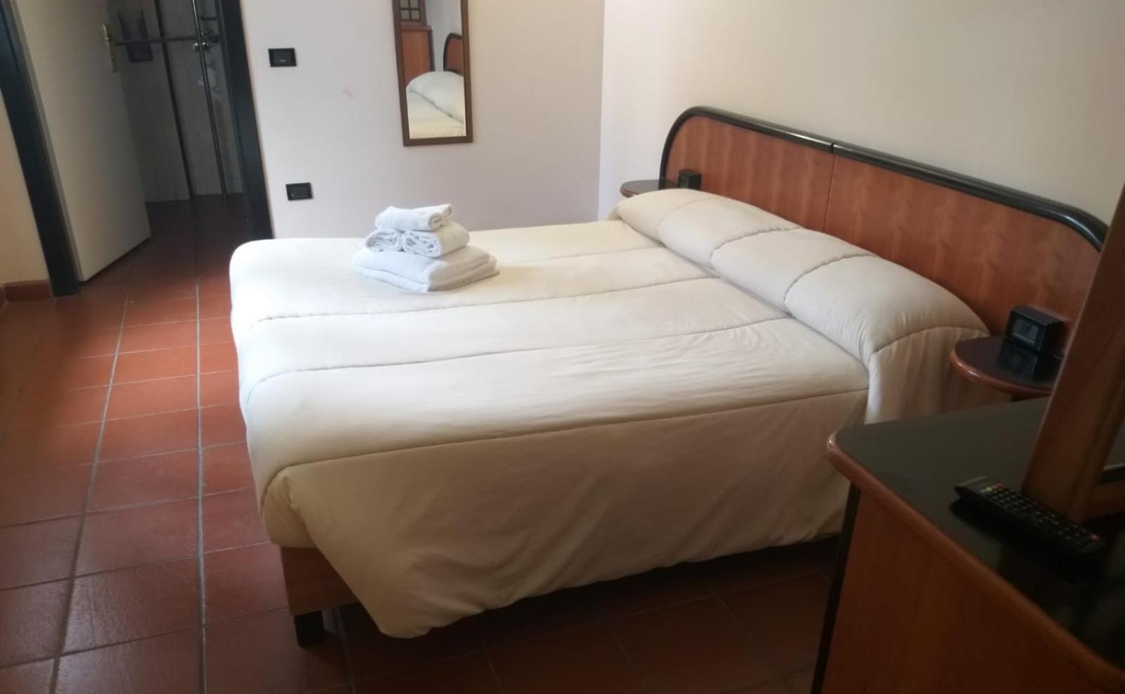 Lh Albergo Il Picchio เปสกัสเซโรลี ภายนอก รูปภาพ