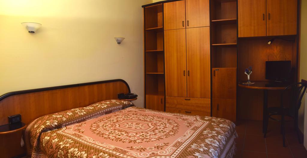 Lh Albergo Il Picchio เปสกัสเซโรลี ห้อง รูปภาพ