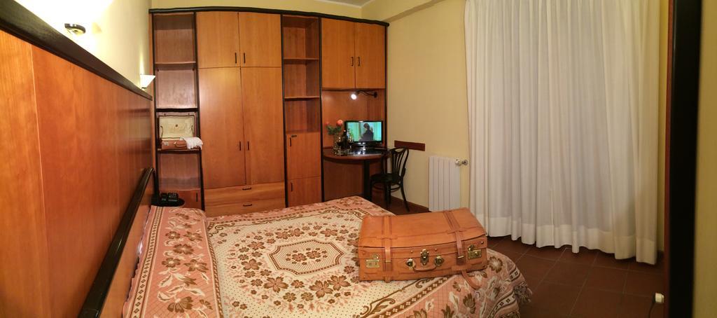 Lh Albergo Il Picchio เปสกัสเซโรลี ห้อง รูปภาพ