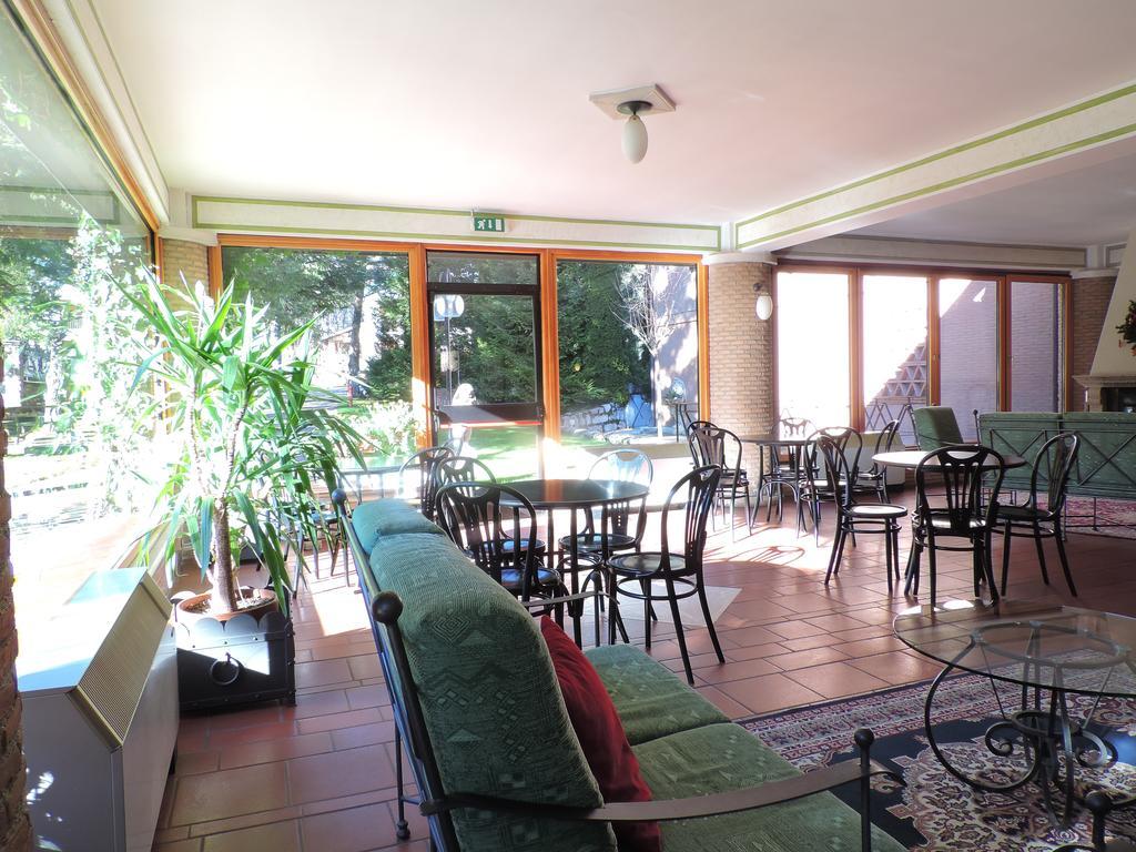 Lh Albergo Il Picchio เปสกัสเซโรลี ภายนอก รูปภาพ