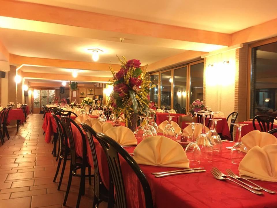 Lh Albergo Il Picchio เปสกัสเซโรลี ภายนอก รูปภาพ